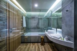 Suite with Pool View