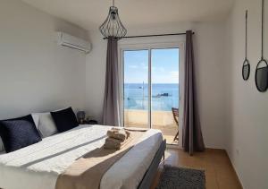 Phaedrus Living: Seaview Luxury flat Paphinia 204