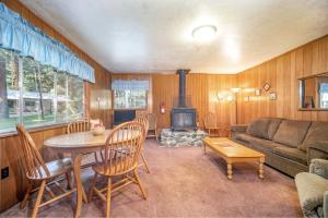 1 Bedroom Duplex Smokey Bear Cottage room in Bear Paw Lodge