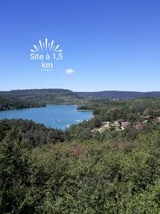 Maisons de vacances Entre Lacs Et Montagnes : photos des chambres