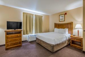 Efficiency King Suite - Accessible/Non-Smoking room in MainStay Suites Port Saint Joe