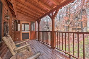 Holiday Home room in Family Cabin with Hot Tub about 4 Mi to Dollywood!