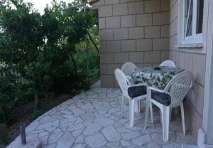 Apartments Tatjana - 300 m from beach