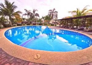 Family Home close to the Beach, Vidanta, Aqua Adventures with Pool & Parking