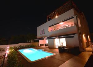 Apartment 1 with the swimming pool 