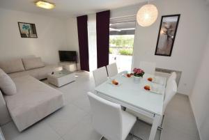 Apartment 1 with the swimming pool