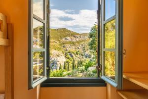 The Hillside Tower - Next to Pithara Waterfalls Andros Greece