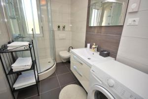 Apartment 2 with the swimming pool