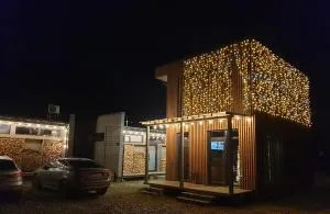 The Living - تاتاريف