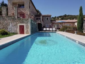 Villas Opulent Villa in Saint Ambroix with Private Pool : photos des chambres