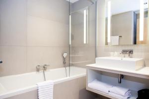 Hotels Logis Hotel Relais Saint Jacques - Chateauroux : photos des chambres