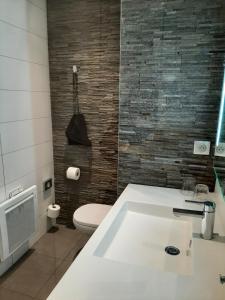 Hotels Logis Hotel Relais Saint Jacques - Chateauroux : photos des chambres