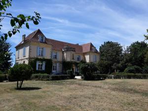 B&B / Chambres d'hotes Chateau Le Tour - Chambres d'Hotes : photos des chambres