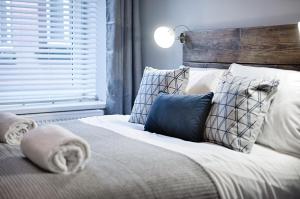 Contractor Base - 2 Rooms - Smart TVs