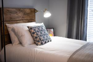 Contractor Base - 3 Rooms - Smart TVs