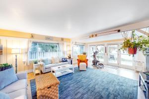 Four Bedroom House room in Sunshine Among the Waves