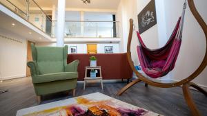 Stunning Mezzanine Apartment Near City Centre