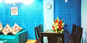 2BHK Short Stay Apartment walking Max Saket ( LIFT +Kitchen+Parking+3 nights min stay)