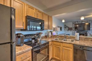 Scenic, Convenient Lake of the Ozarks Resort Condo