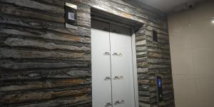 2BHK Short Stay Apartment walking Max Saket ( LIFT +Kitchen+Parking+3 nights min stay)