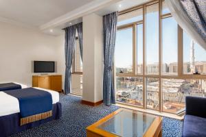 Twin Room with City View room in Al Qibla Hotel