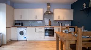 Lovely Coach House with Free Parking