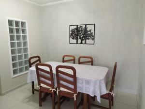 Guarujá Enseada - Apto 200m da praia - 02 dorm. Wi-fi + AR + Estacionamento