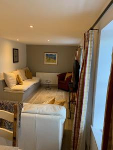 Hill House - Mews Town House, in a quiet private close, in the City Centre of Inverness.