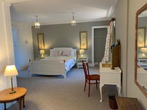 Hill House - Mews Town House, in a quiet private close, in the City Centre of Inverness.