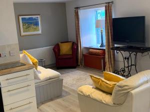 Hill House - Mews Town House, in a quiet private close, in the City Centre of Inverness.