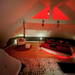 Hotels Redroom Loveroom Chambre Spa privative Insolite Theme 50 nuances de grey : photos des chambres