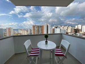 Luxury Apto Amoblado - Piso alto - Estrenar