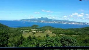 Bleu topaze - vue imprenable - Les Anses d'Arlet - LʼAnse Noire