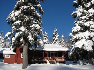 Kan-à-Mouche Pourvoirie Auberge et Chalets