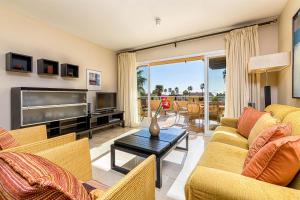 Luxury 2BR Sea View Condo A6 by Rafleys