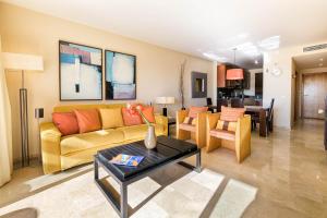 Luxury 2BR Sea View Condo A6 by Rafleys