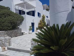 Nicos Studios & Apartments Paros Greece