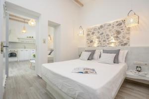 Naxian Heart-Walk to Castle, Port & Portara