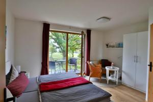 Apartment with Lake View room in Bellevue