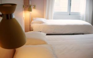 Budget Double Room with Extra Bed and shared bathroom room in Boreal Calima