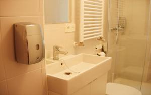 Double Room with Shared Bathroom room in Boreal Calima