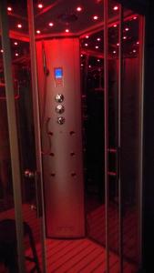 B&B / Chambres d'hotes le haut village Chambre d'hotes Mobi-Loft cosy sauna ,douche ,chromotherapie : photos des chambres