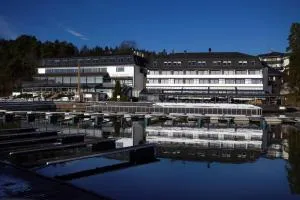 霍尔门峡湾酒店 - 桑维卡