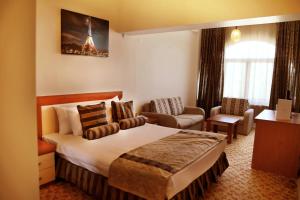 Deluxe Double Room with Bath room in Grand Sile Hotel