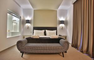 Suite (2 Adults + 2 Children) room in Delfim Douro Hotel