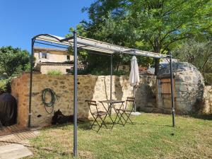 B&B / Chambres d'hotes Bastide Bellugue Maison d'hotes reseau Bienvenue a La Ferme a 3 minutes de Lourmarin : photos des chambres