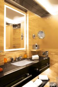 Deluxe Double Room room in Hotel Montaigne