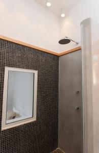 Theasis Suites