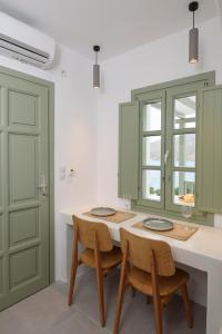 Theasis Suites