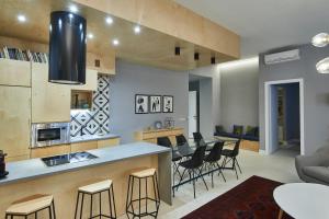 ORANGEHOMES Unique design 3 bathrooms flat